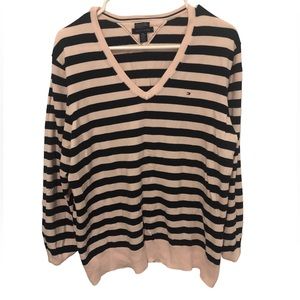 Like New Tommy Hilfiger XXL Women’s lightweight v-neck top pink and black